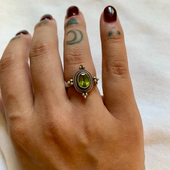 Peridot sterling silver ring - Picture 2 of 5
